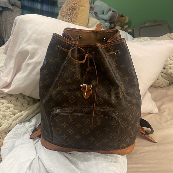 Louis Vuitton, authentic large backpack - Picture 2 of 9